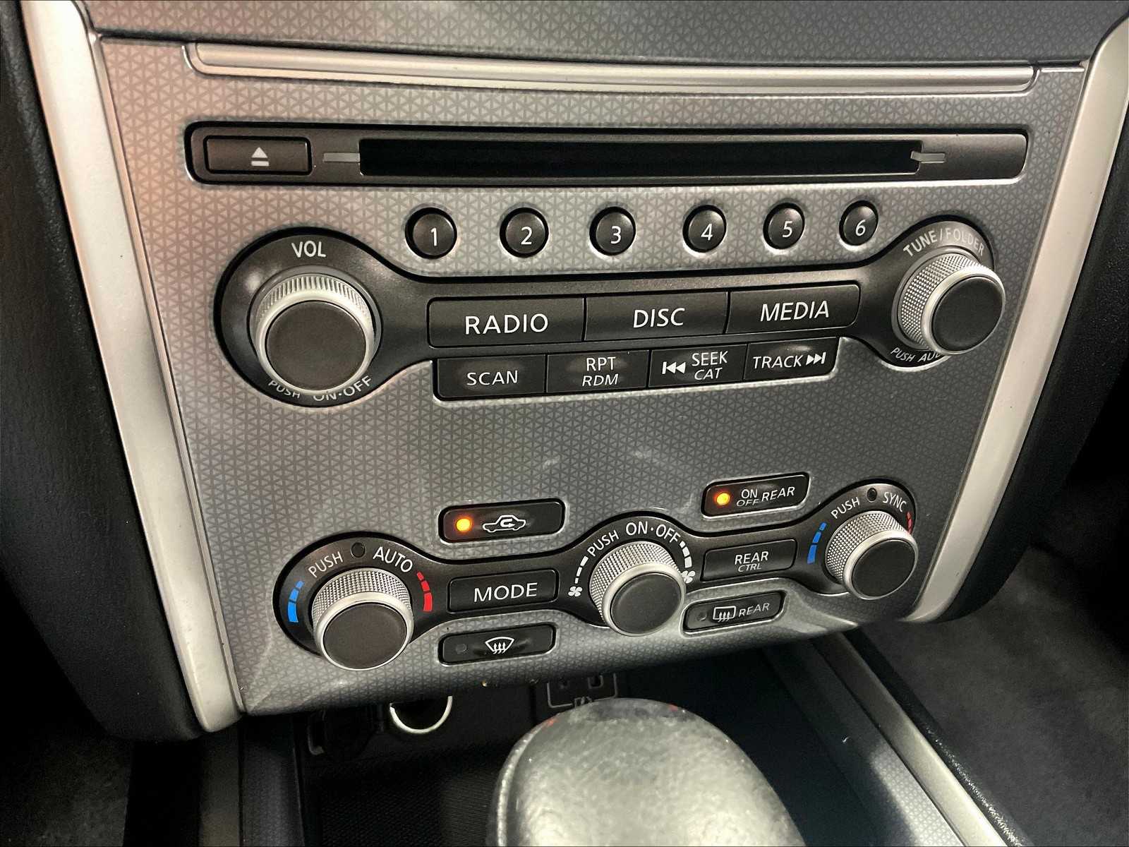 2019 Nissan Pathfinder SL photo 26