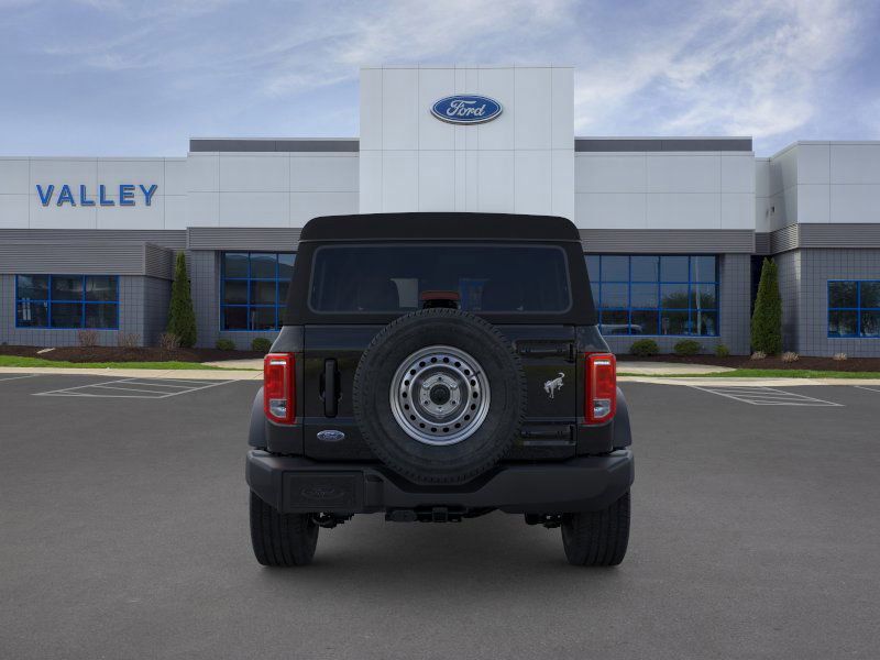 2025 Ford Bronco Base photo 4