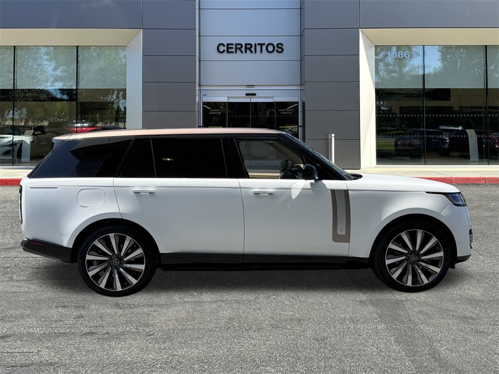 2025 Land Rover Range Rover SV photo 2