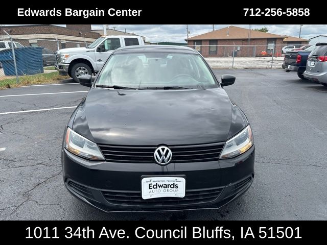 2011 Volkswagen Jetta 2.0 Base photo 2