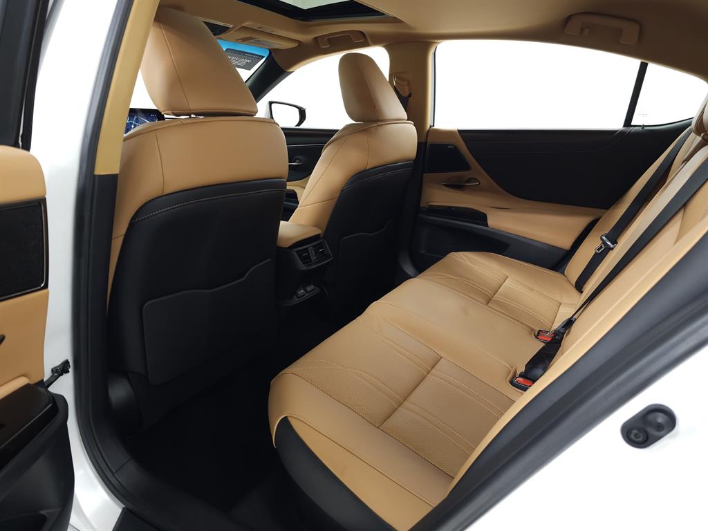 2025 Lexus ES Luxury photo 31
