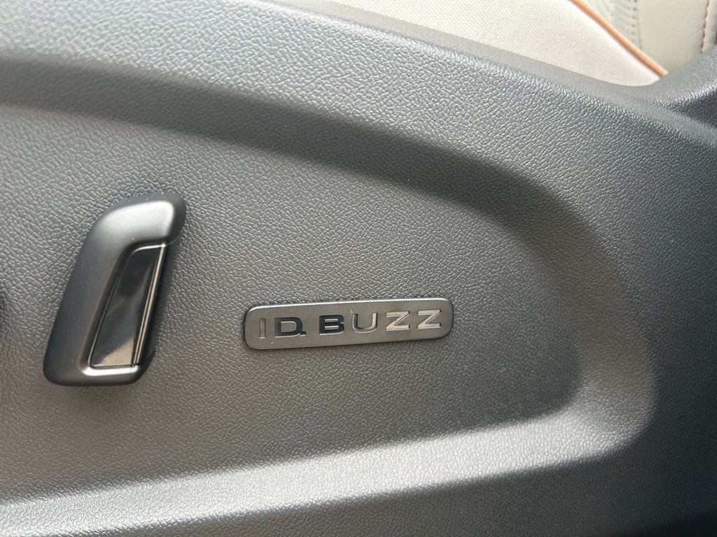 2025 Volkswagen ID. Buzz Pro Plus photo 47