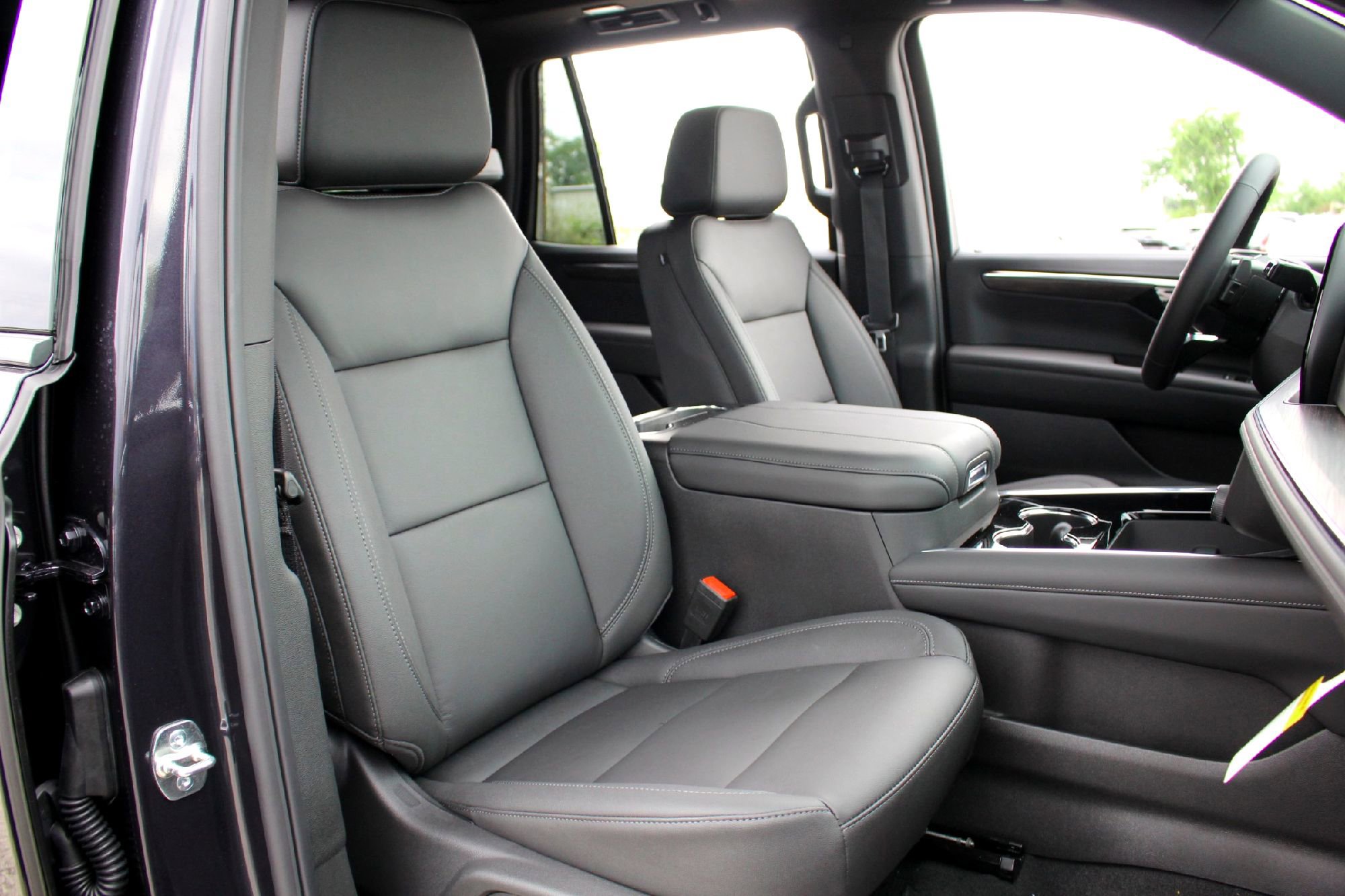 2025 Chevrolet Tahoe Z71 photo 14