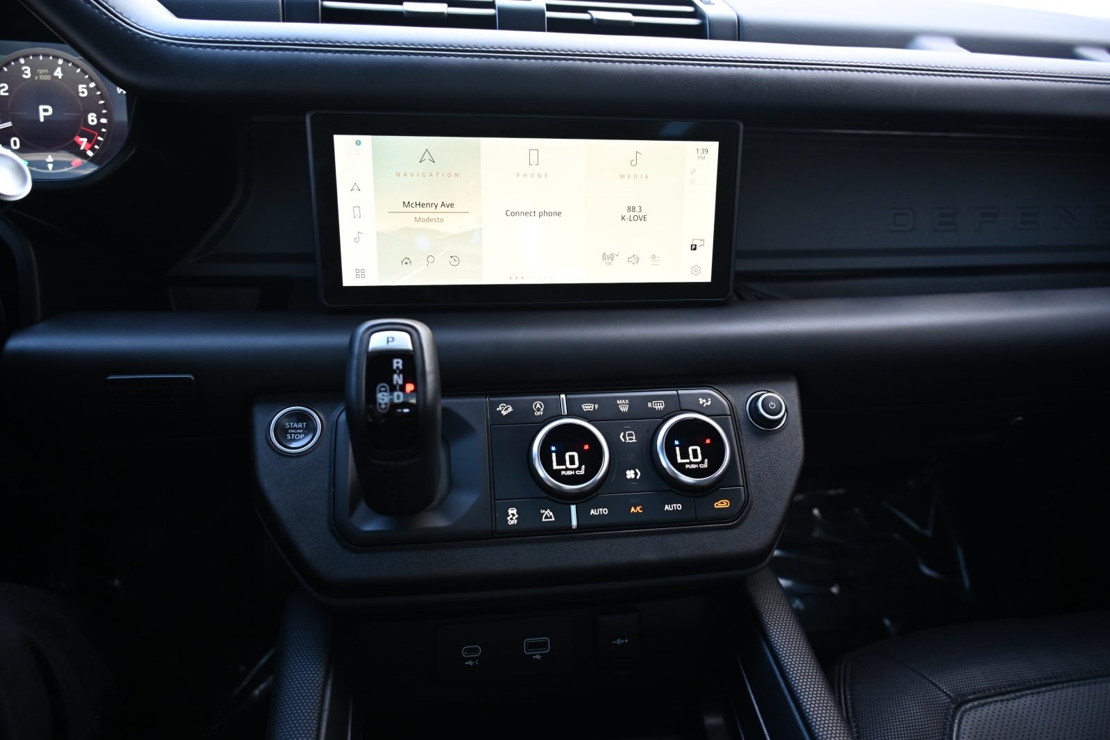 2022 Land Rover Defender 90 X-Dynamic HSE photo 13