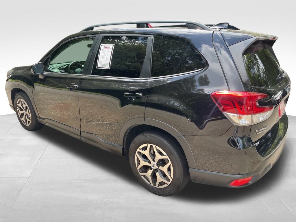 2021 Subaru Forester Premium photo 2