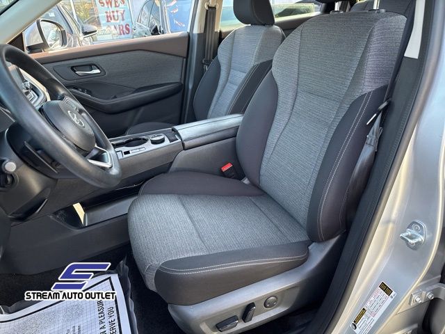 2021 Nissan Rogue SV photo 13