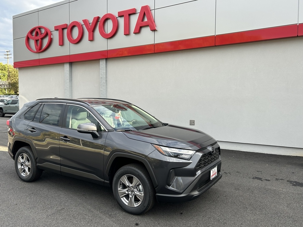 2025 Toyota RAV4 XLE's photo