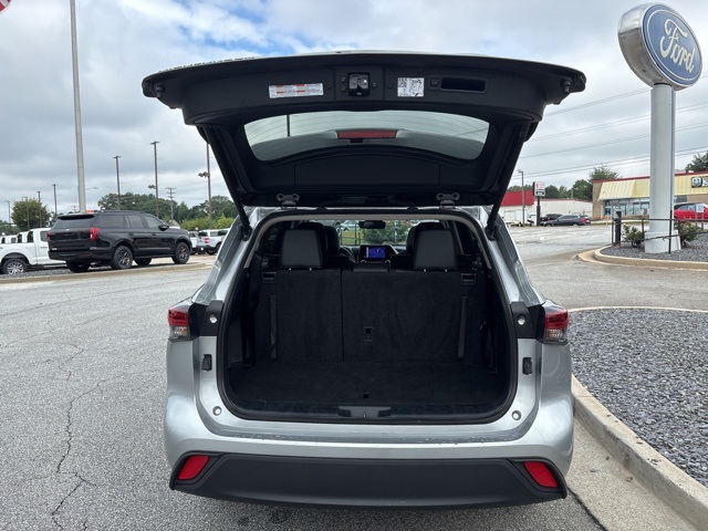 2024 Toyota Highlander LE photo 26