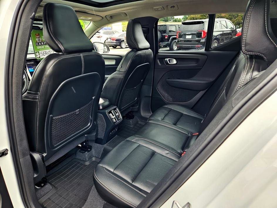 2024 Volvo XC40 Ultimate AWD photo 8