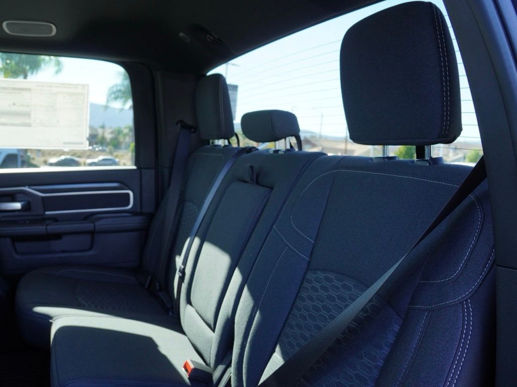 New 2026 Diamond Black Crystal Pearl-Coat Exterior Paint RAM Big Horn Night Edition image 21