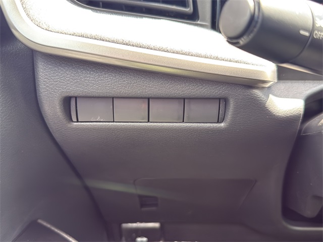 2025 Nissan Kicks SV photo 9