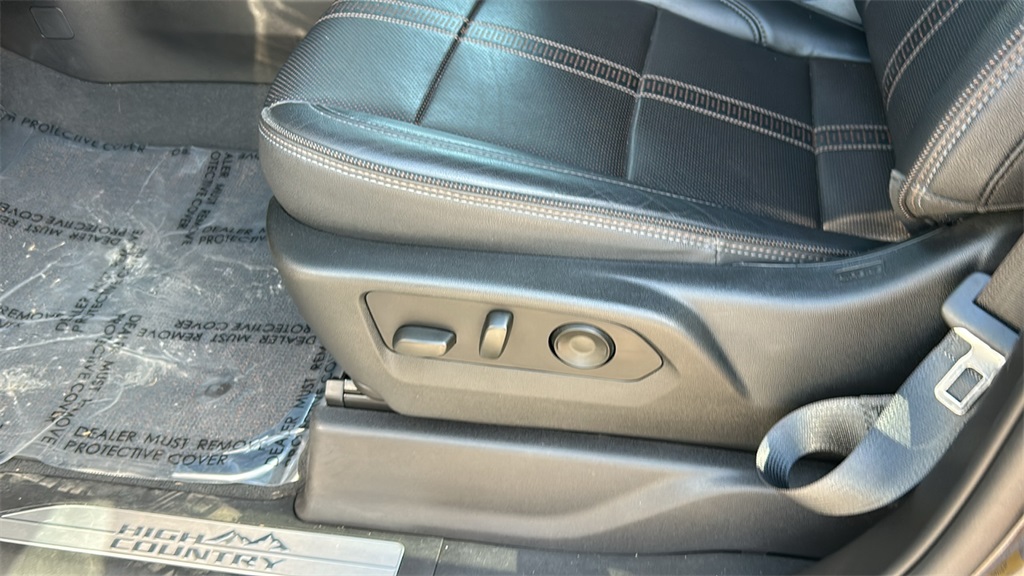 2023 Chevrolet Silverado 1500 High Country photo 18