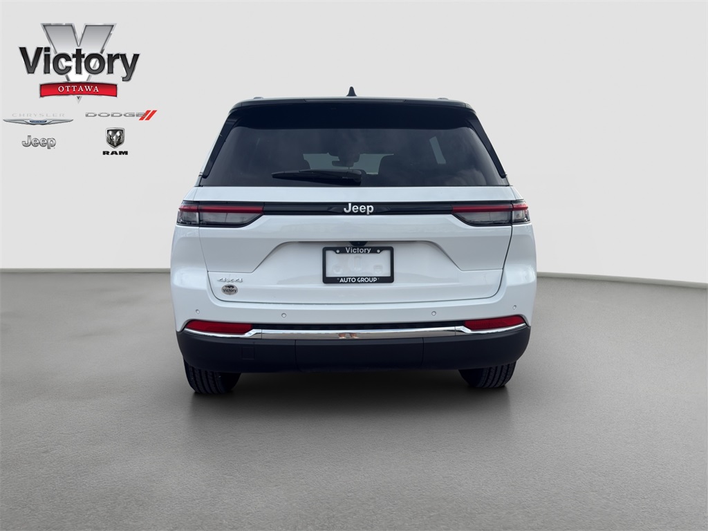 2025 Jeep Grand Cherokee Laredo photo 5