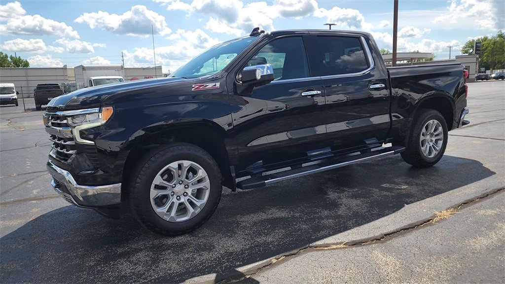 2023 Chevrolet Silverado 1500 LTZ photo 3