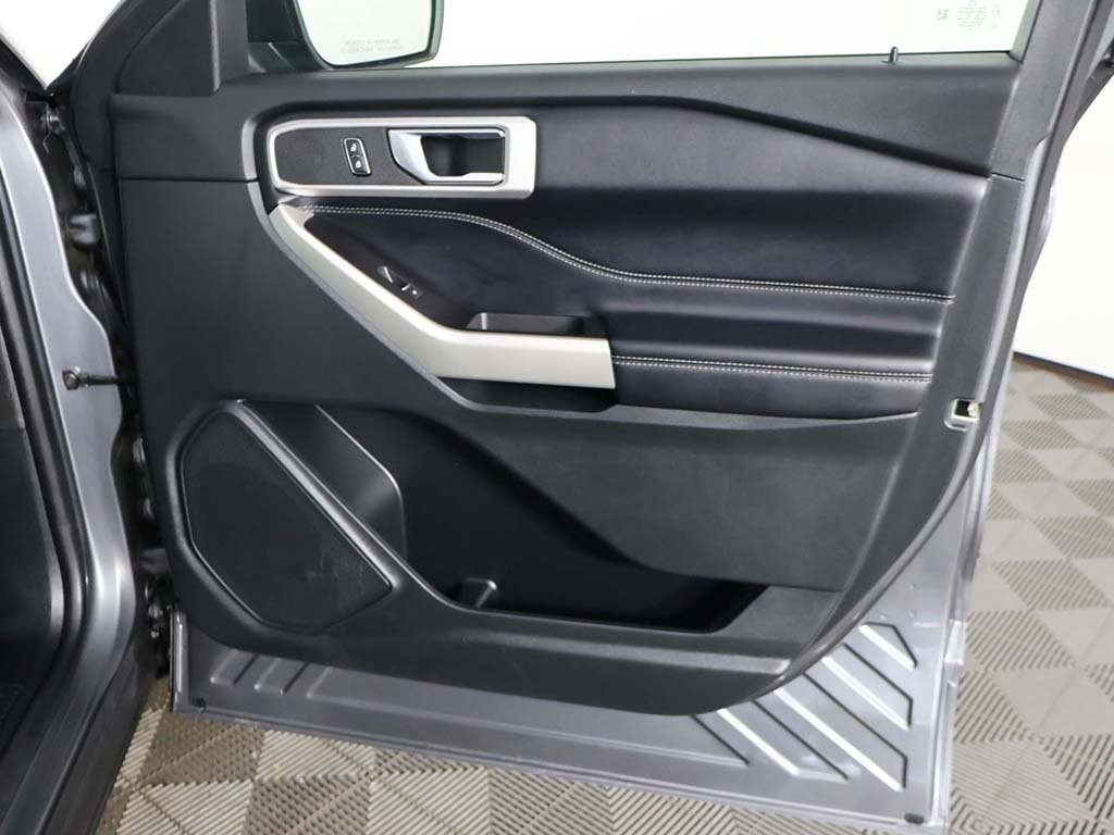 2021 Ford Explorer XLT photo 23