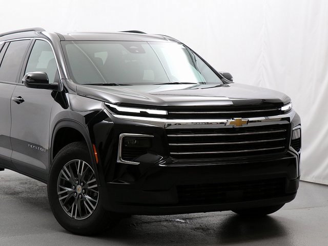 2025 Chevrolet Traverse photo 2