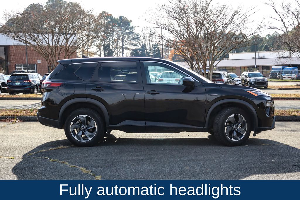 2024 Nissan Rogue SV photo 2