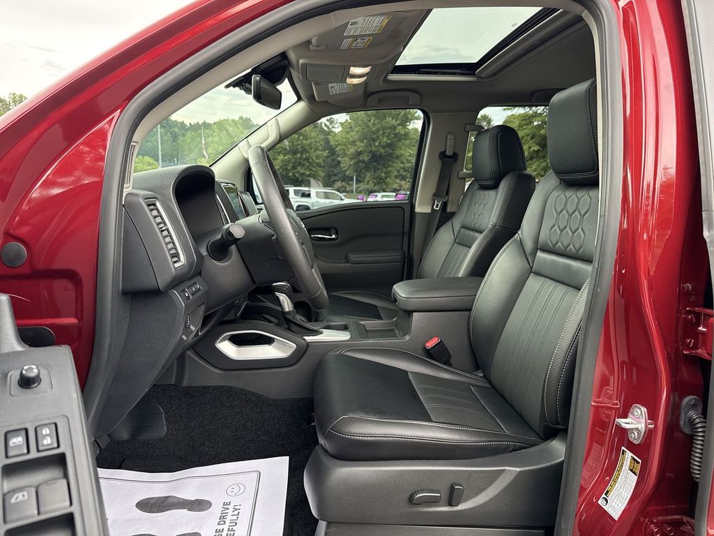 2024 Nissan Frontier SL photo 10
