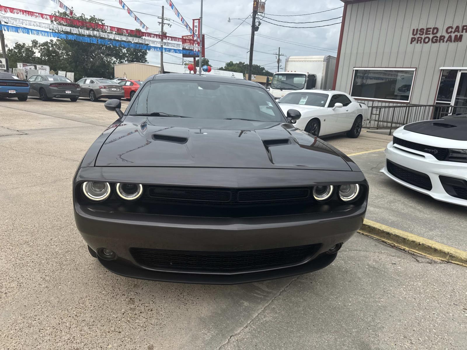 2022 Dodge Challenger SXT photo 2