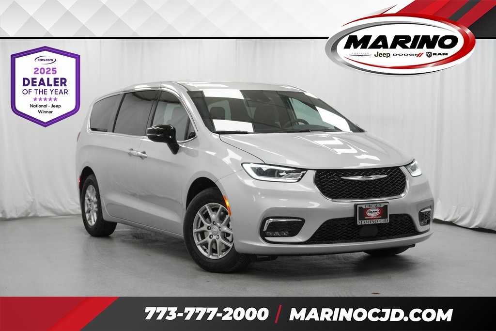 2026 Chrysler Pacifica Select's photo