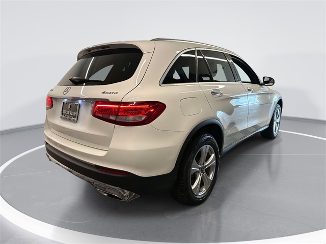 2018 Mercedes Benz GLC 300 4MATIC photo 2