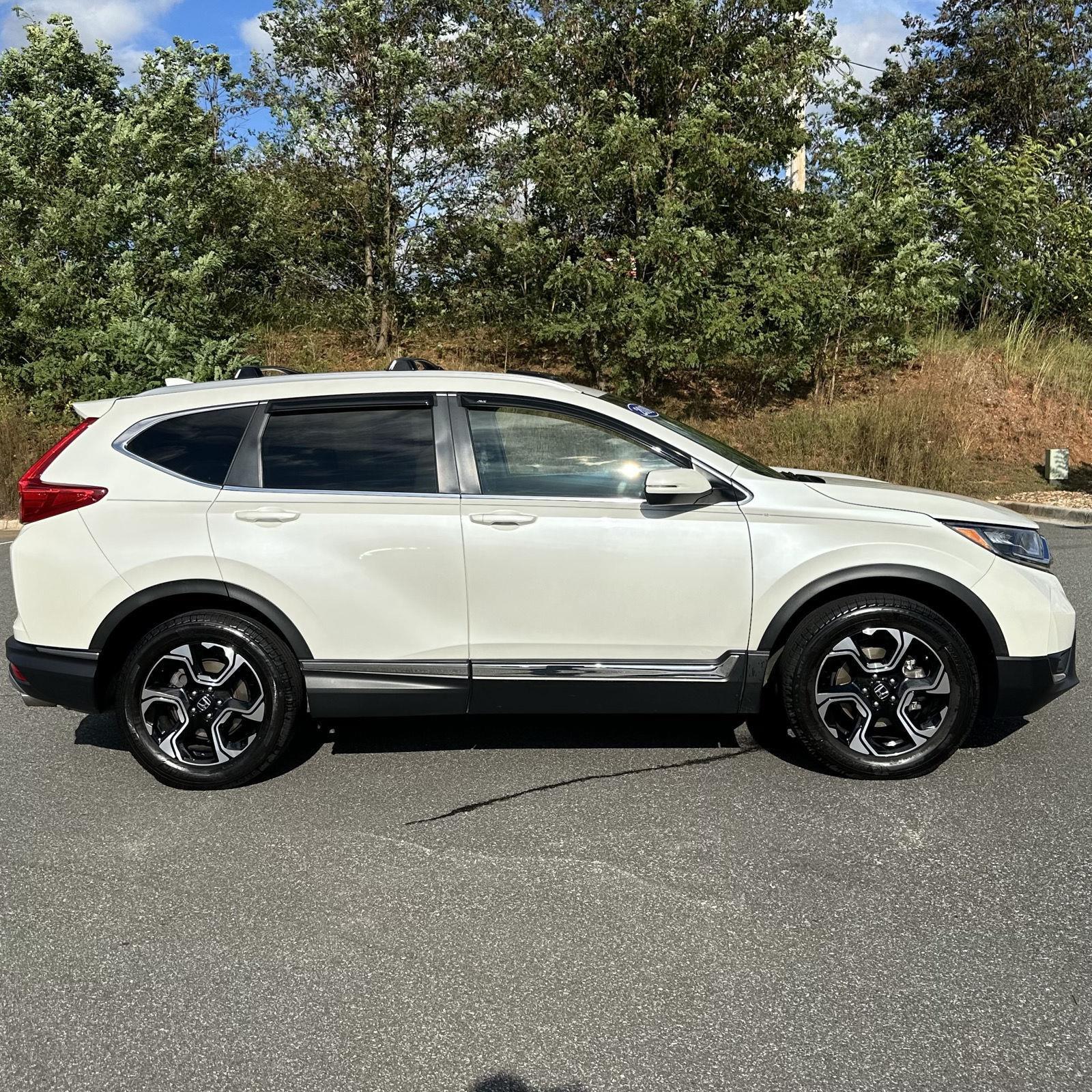 2018 Honda CR-V Touring photo 5