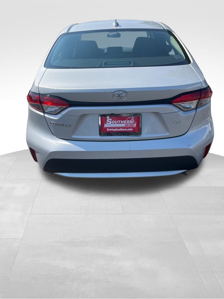 2022 Toyota Corolla LE photo 3