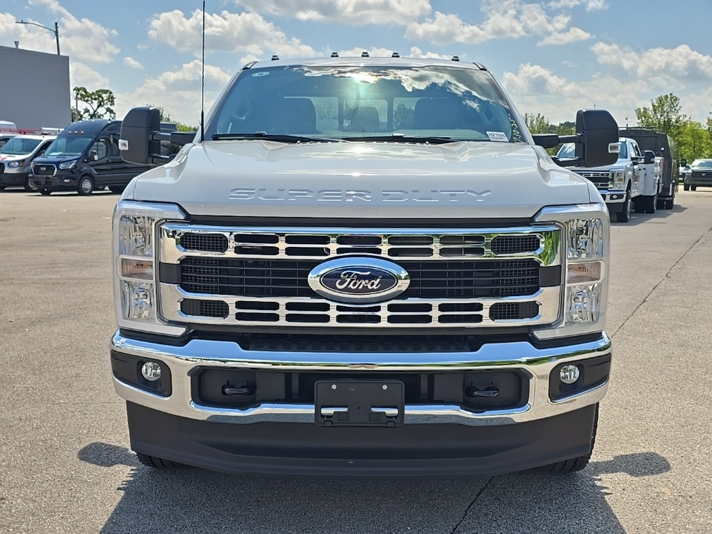 2025 Ford F-350 XL photo 2