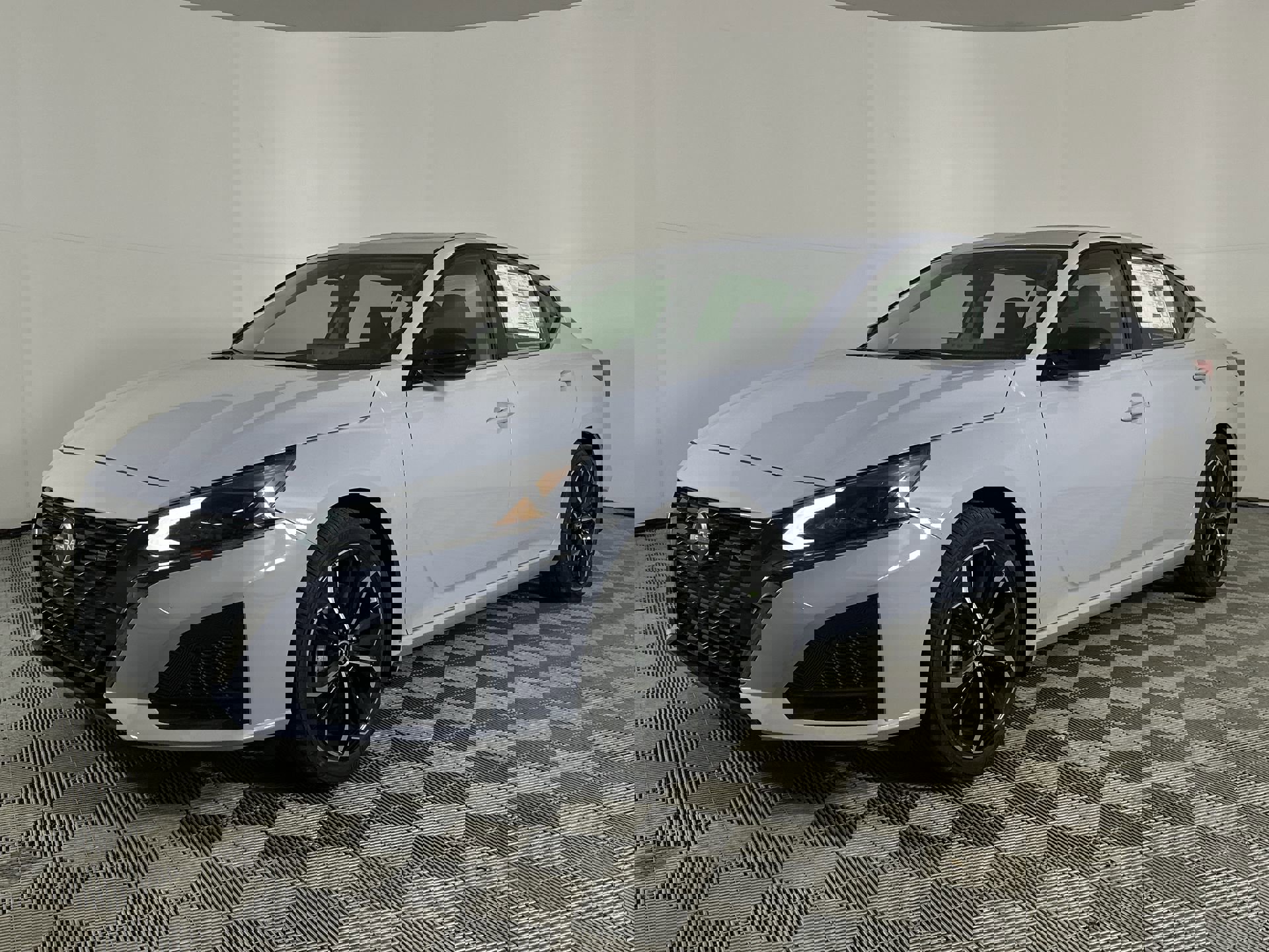 2025 Nissan Altima SR photo 4