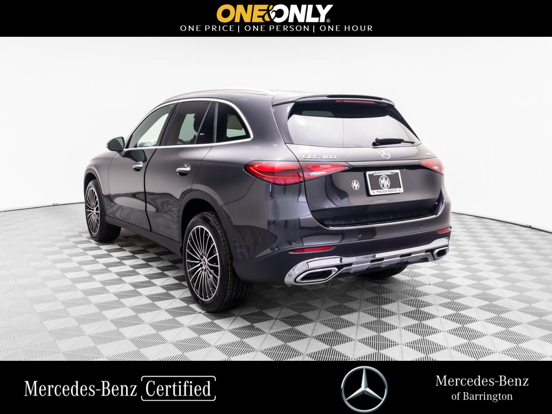 2025 Mercedes Benz GLC 300 4MATIC photo 3