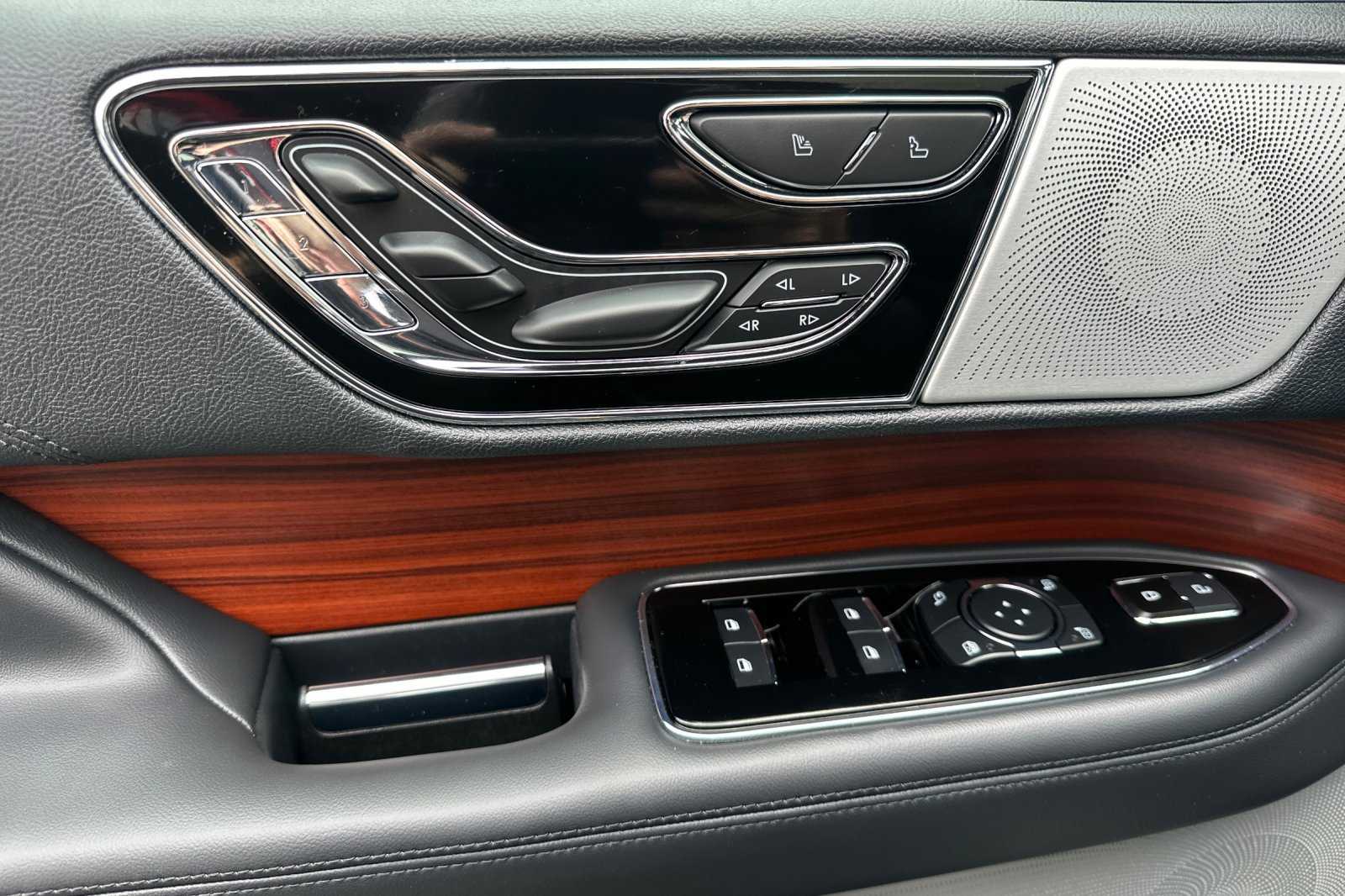 2024 Lincoln Navigator L Reserve photo 9