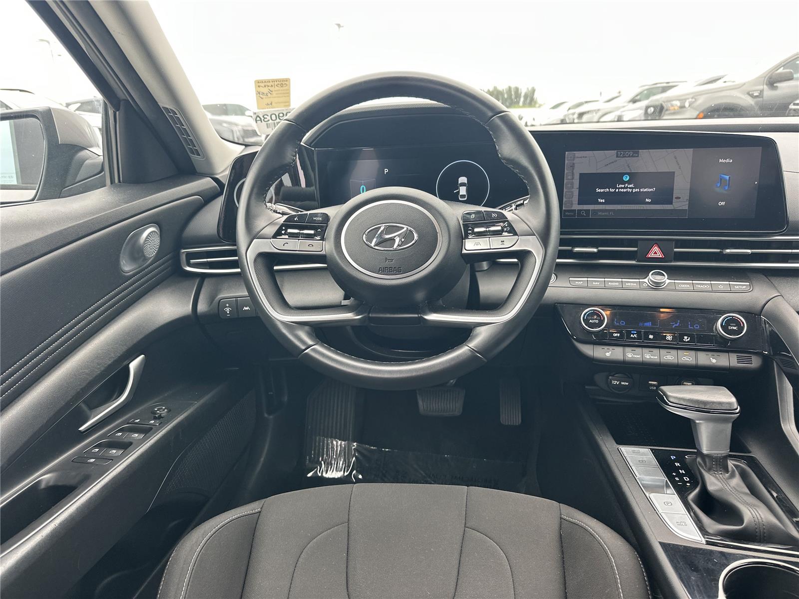 2023 Hyundai Elantra SEL photo 17