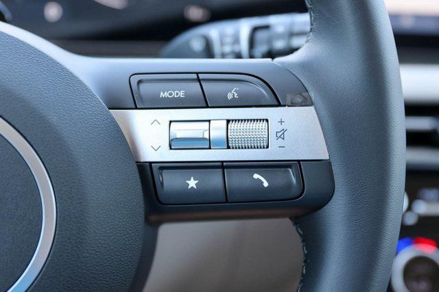 New 2025 Silver Hyundai SEL Convenience FWD image 22