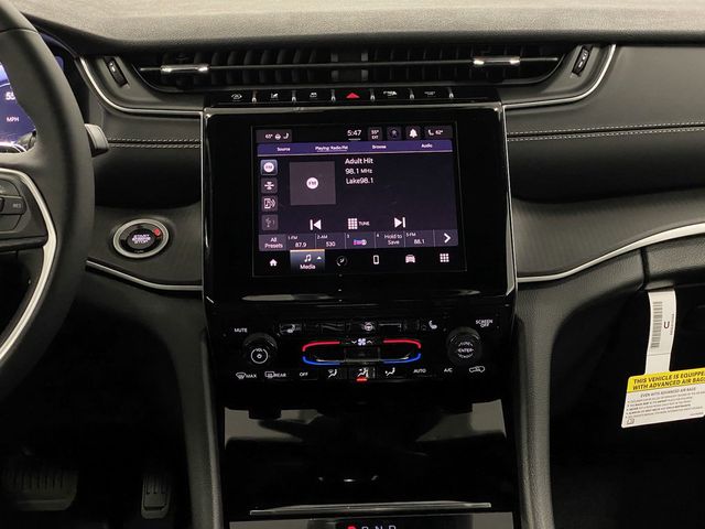 2025 Jeep Grand Cherokee Altitude photo 8