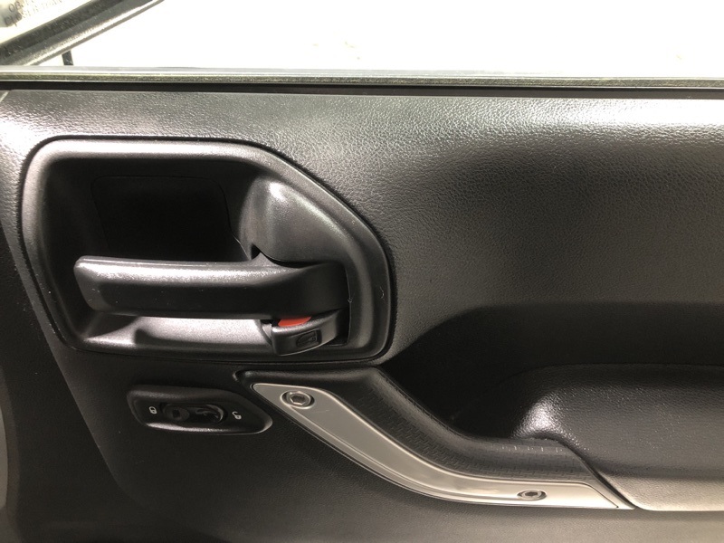 2016 Jeep Wrangler Unlimited Sahara photo 13