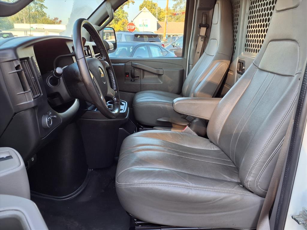 2019 Chevrolet Express Cargo Van photo 2