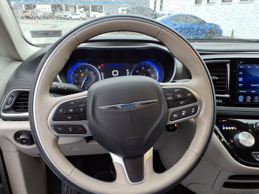 2017 Chrysler Pacifica Limited photo 13