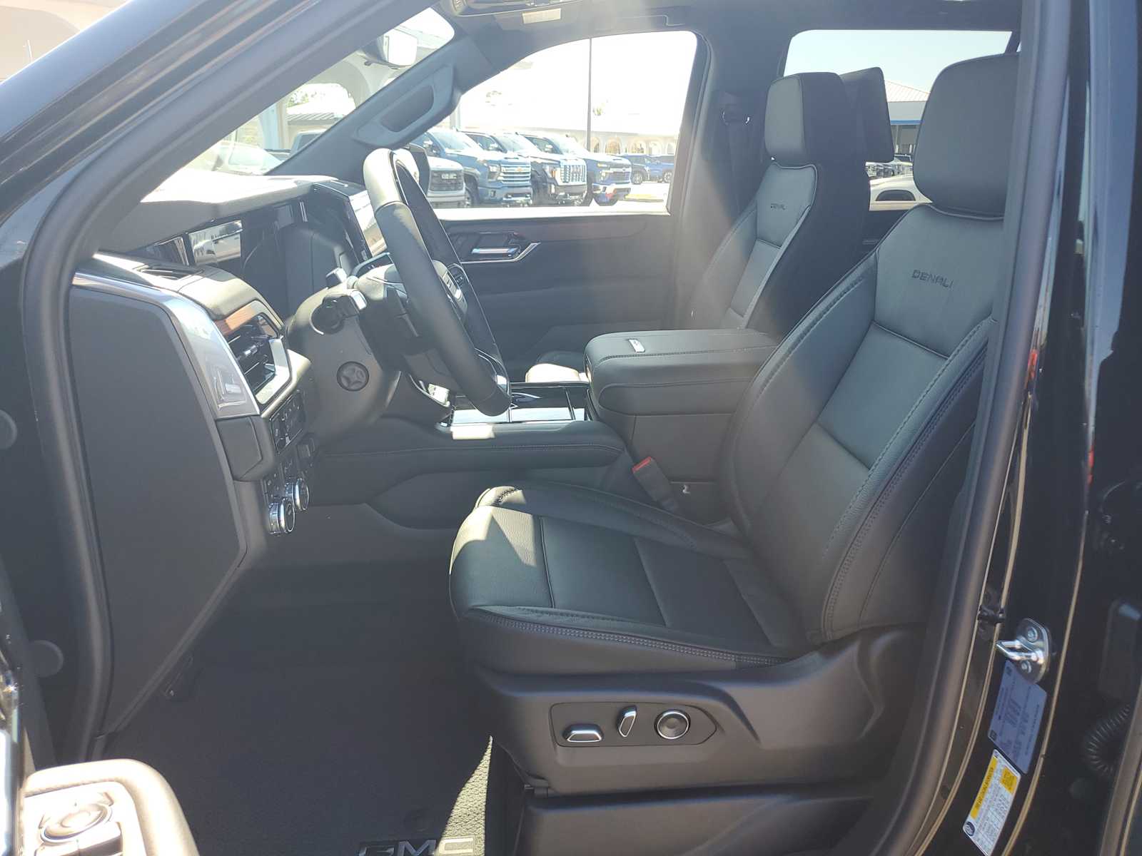 2025 Gmc Yukon Denali photo 36