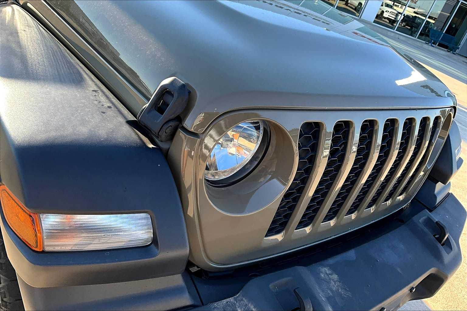 2020 Jeep Gladiator Sport S photo 24