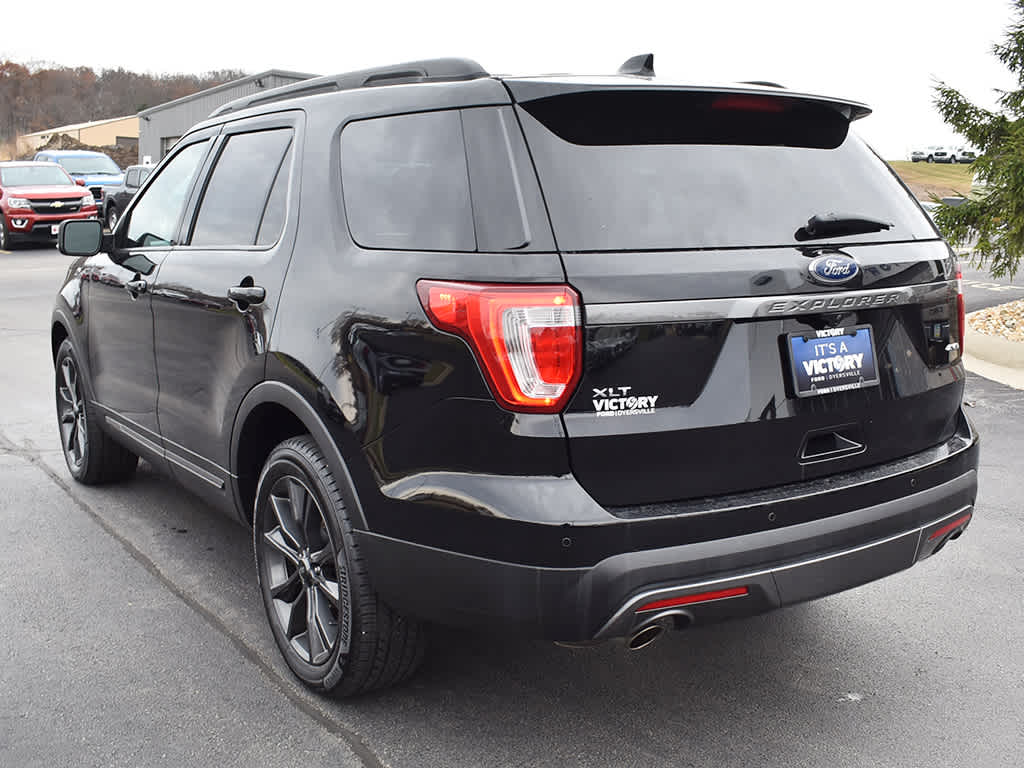 2017 Ford Explorer XLT photo 3