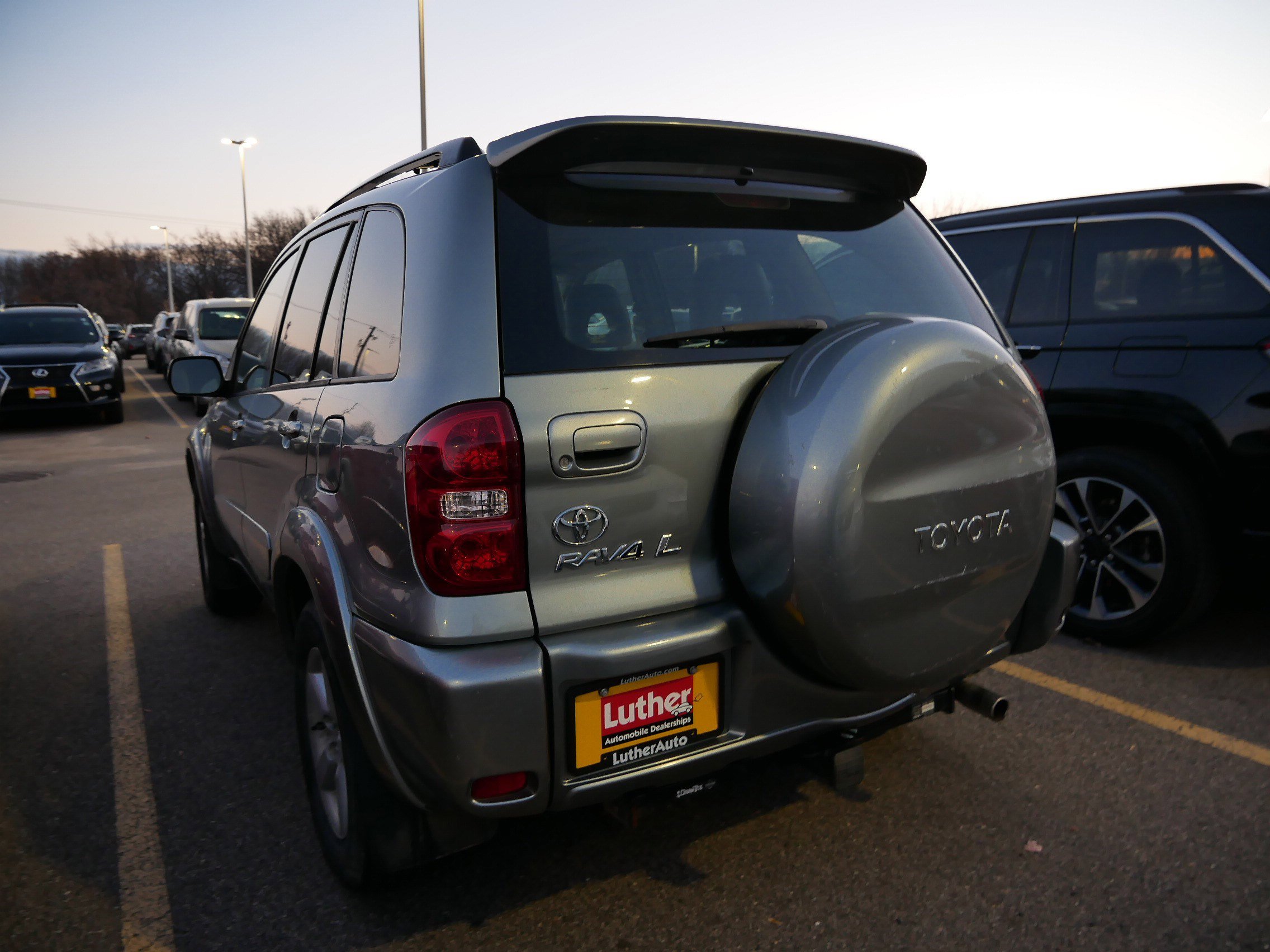 2004 Toyota RAV4 photo 2