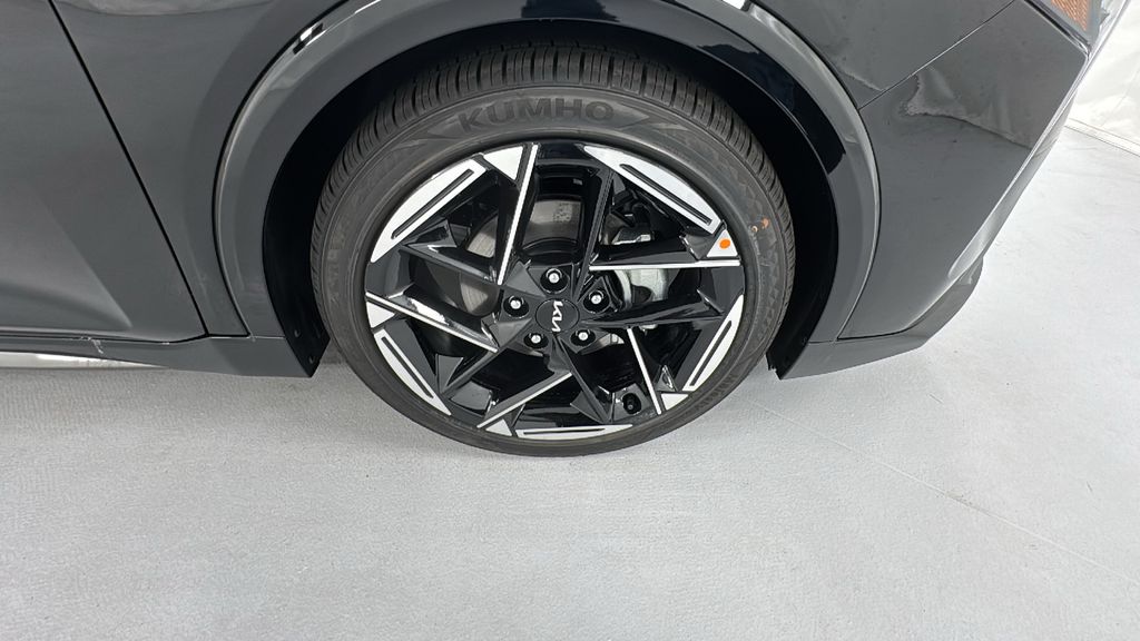 2025 Kia K4 GT-Line photo 9