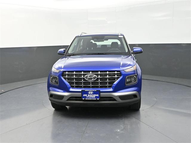 2025 Hyundai Venue SEL photo 3