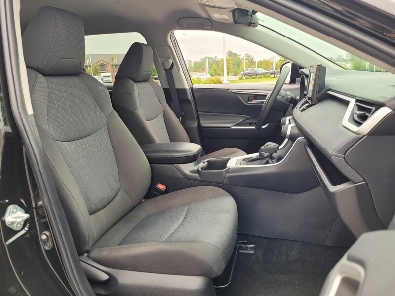 2022 Toyota RAV4 XLE photo 12