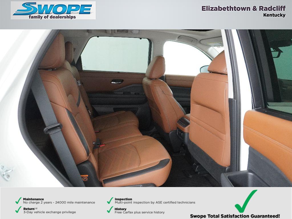2024 Nissan Pathfinder Platinum photo 17