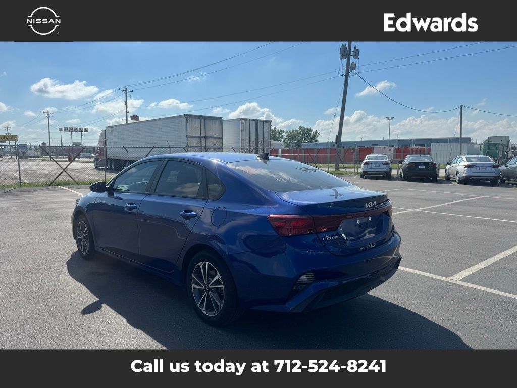 2023 Kia Forte LXS photo 3