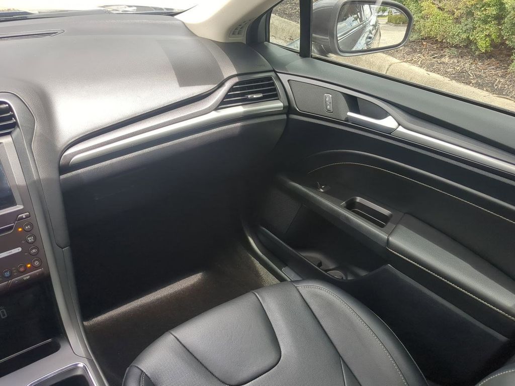 2020 Ford Fusion Titanium photo 15