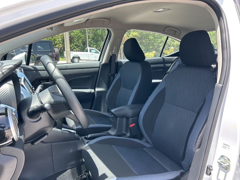 2025 Nissan Versa SV photo 12