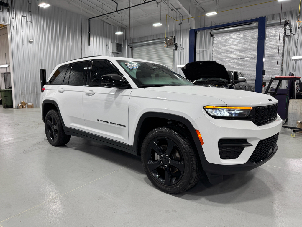2023 Jeep Grand Cherokee Laredo Altitude photo 22