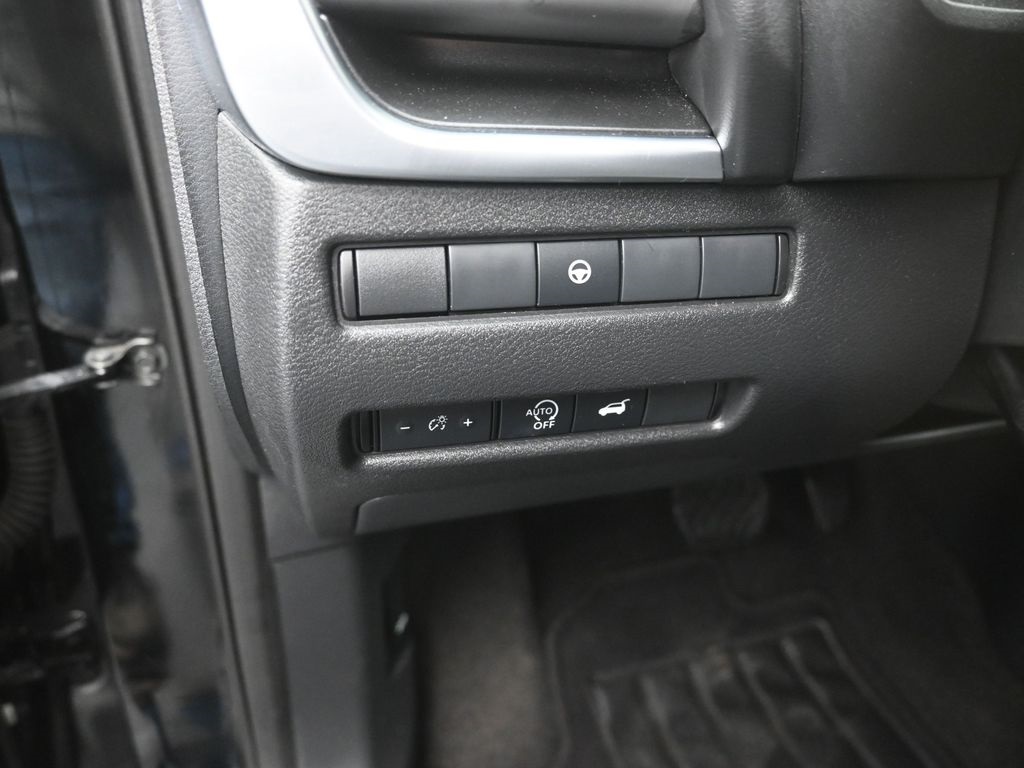 2024 Nissan Rogue SV photo 13